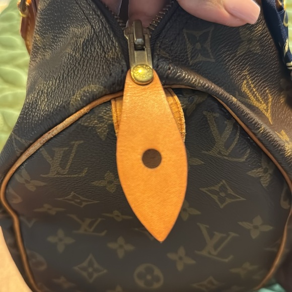 LV Speedy 30, vintage!!! Minor wear and tear on patina.